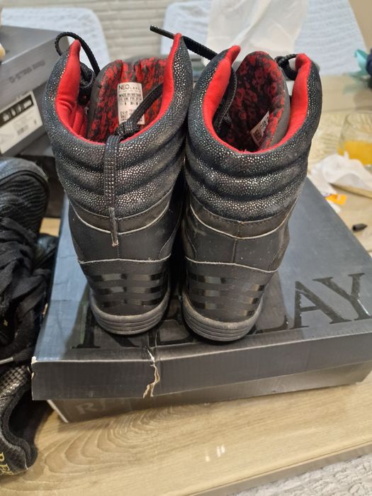 Продавам Дамски Спортни Обувки