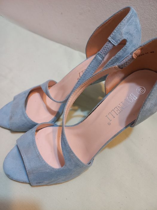 Pantofi cu toc 40