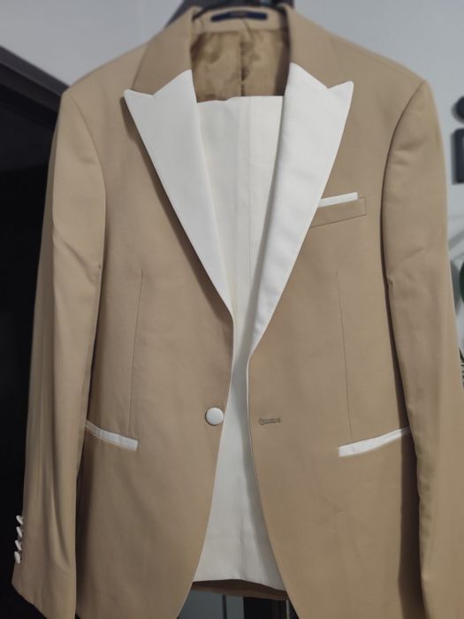 Costum elegant pentru ocazii