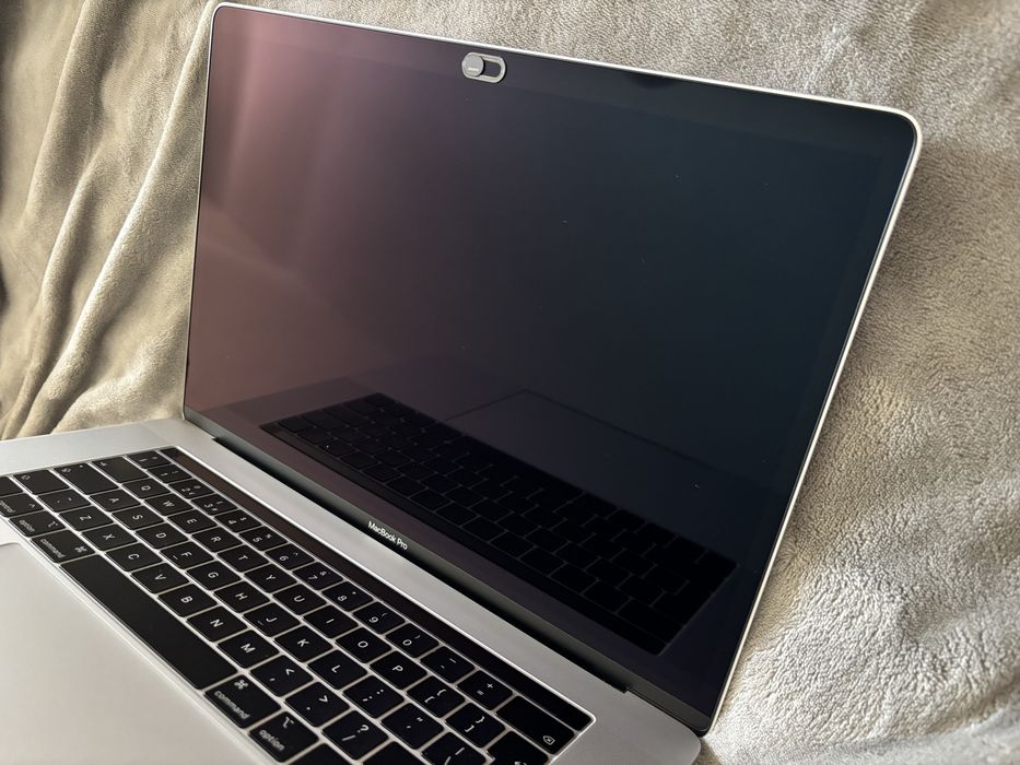 МacBook Pro 15 2018 2.9 GHz 6core Intel i9 / 32GB RAM, 1TB SSD, Intel UHD Graphics 630 & Radeon Pro 560X 4GB, батерията е на 188 цикъла