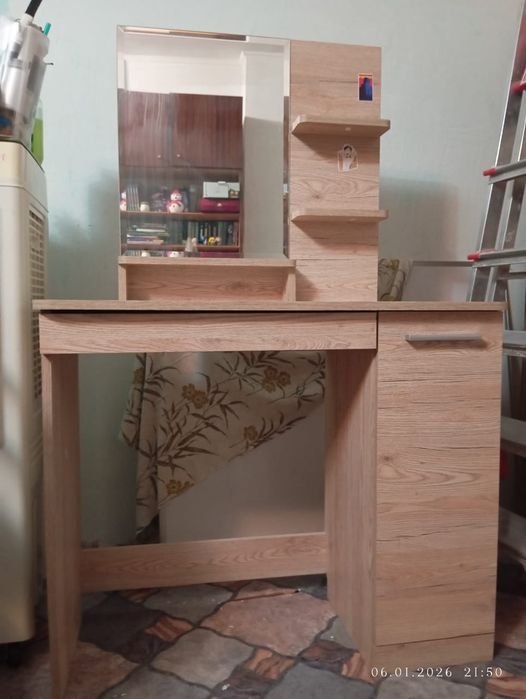 Продам зеркало с ящиками