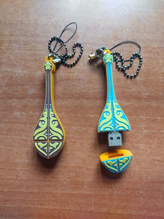 Флешки 8 ГБ,б/у.