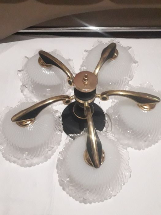 Продам люстру 5 рожковая