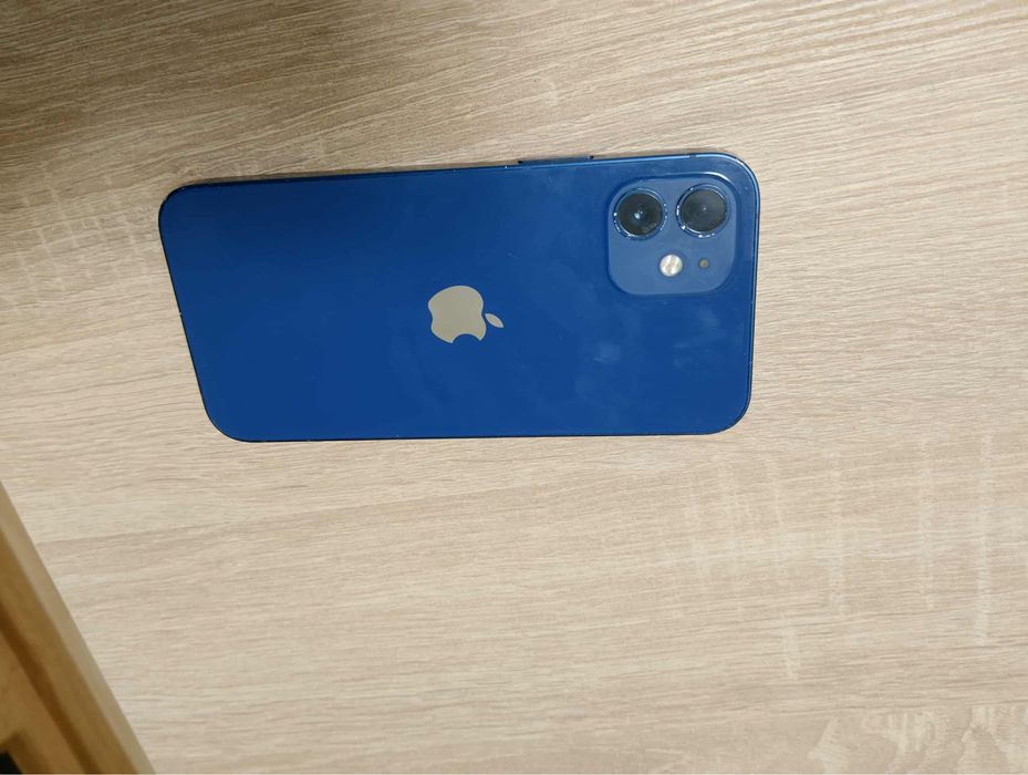 Продавам iphone 12 64 гб