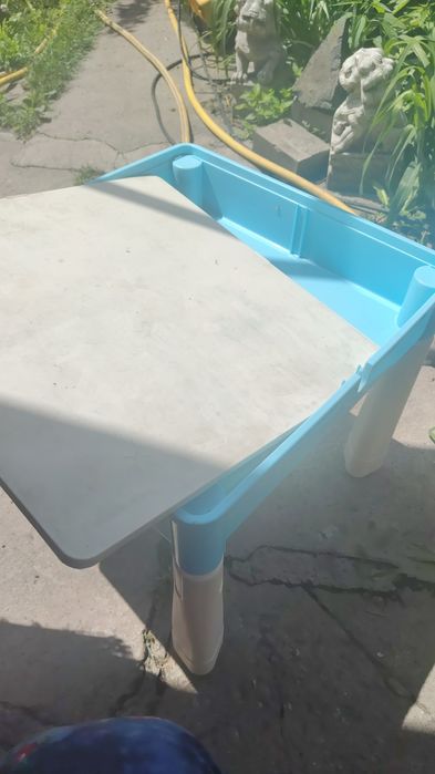 Столик детский для игры .Двух стророний.