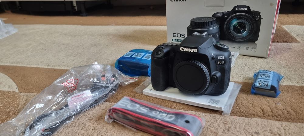 Canon Eos 90D Kit. + Obiectiv EF-S 18-135 IS Usm Stare Excelență