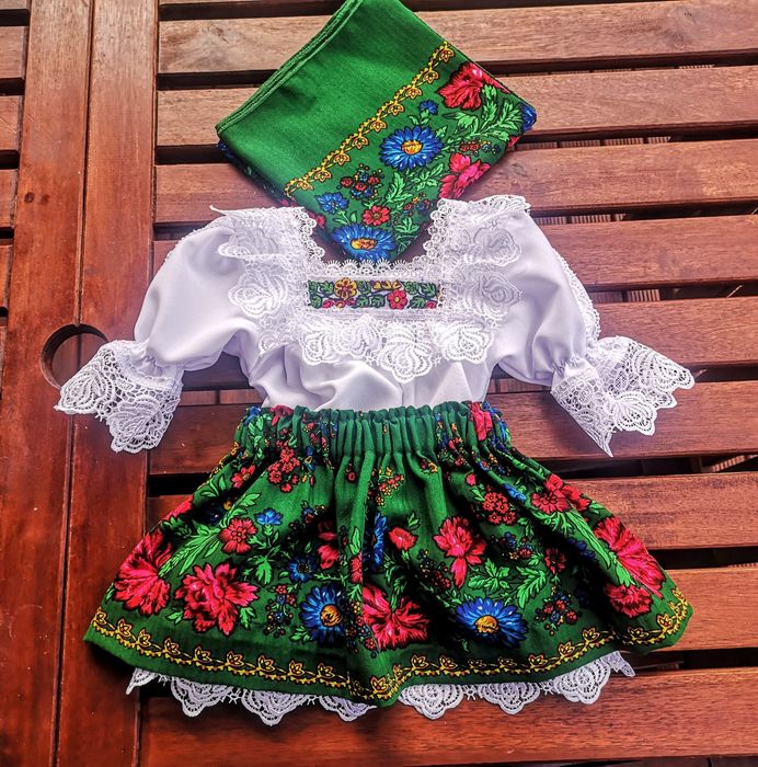 Costum popular pentru fetite de Maramures complet