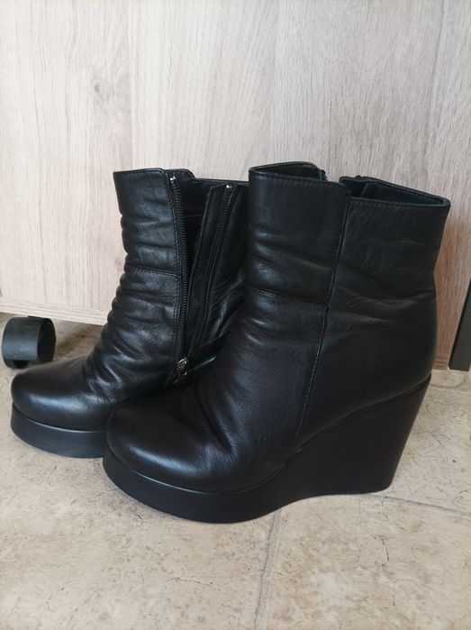 Боти от естествена кожа