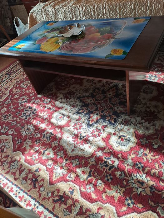 Продавам Холна маса