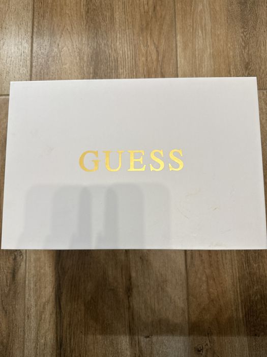 Обувки GUESS, неизползвани