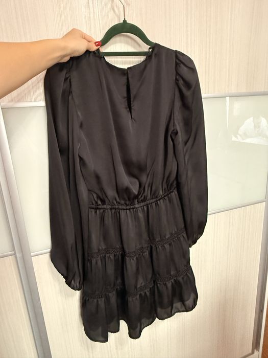 Черна сатенена рокля Zara – размер S