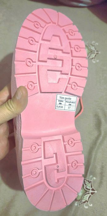 Ghete noi roz 50 lei imitatie piele