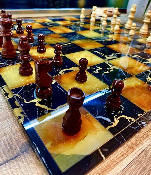 Стъклена шахматна дъска