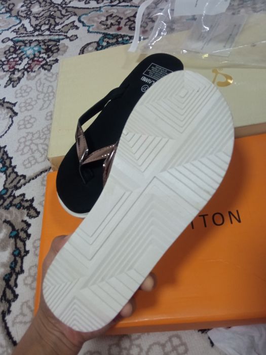 Женская обувь разная