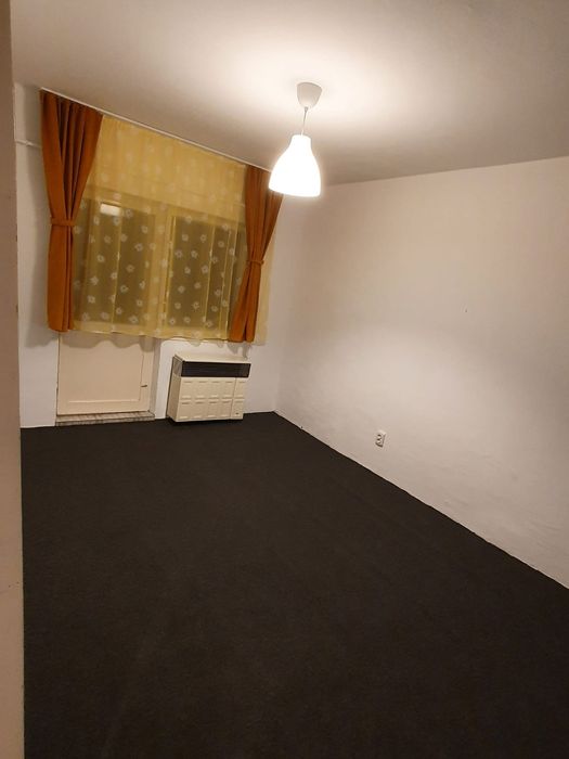 Închiriez apartament 3 camere, lângă Kaufland Carei