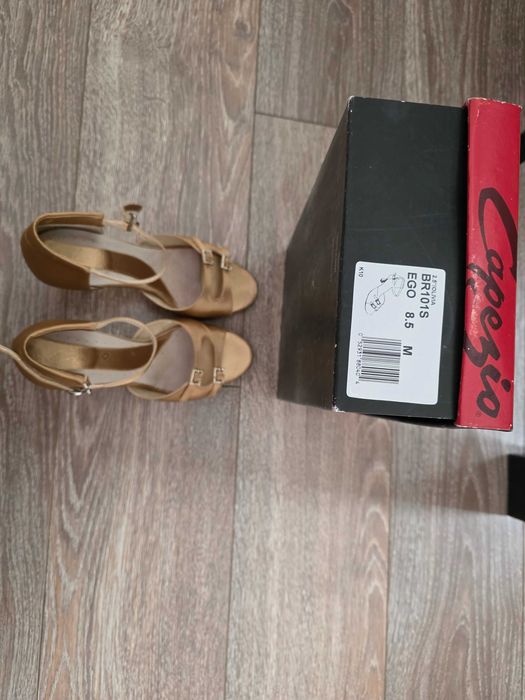 Обувки за латино и салса танци Capezio  – размер 39, отлично състояние