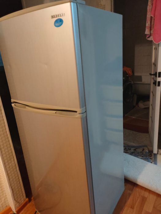 Холодильник сатылады