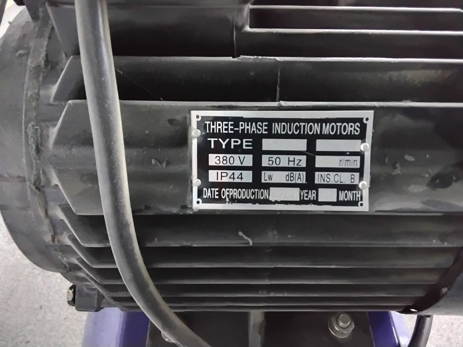 Kompressor 900 Holati yangi 3 oy ishlatilgan narxi kelishamiz