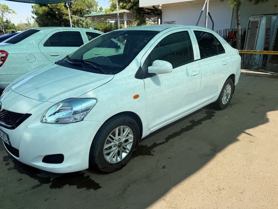 Toyota yaris 2012 yil GAZ bor 90l