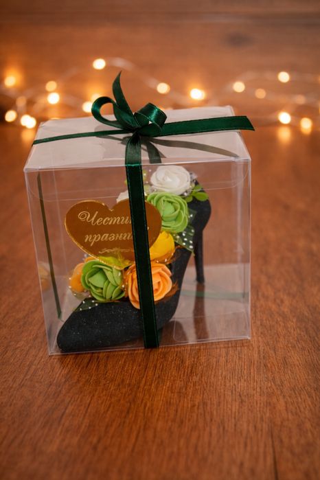 Стилна обувка с цветя