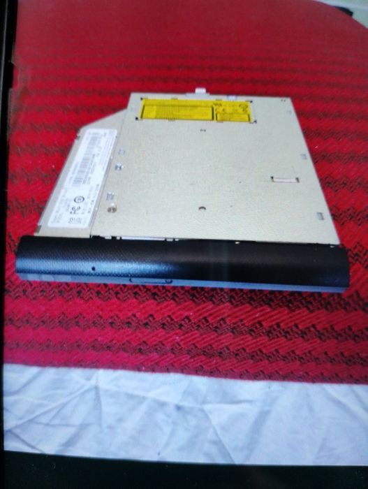 Unitate optică pentru CD uri și DVD uri pentru laptopuri