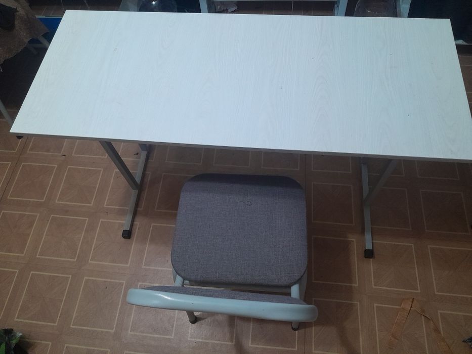 Парта стул сотилади