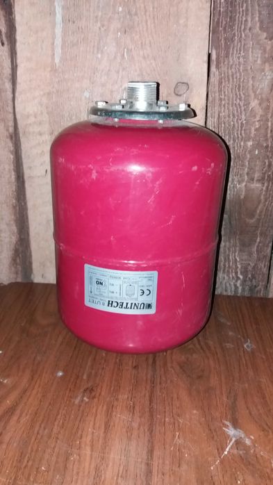 Продам расширительный бак