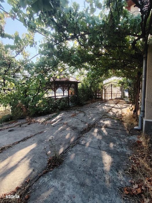 Ocazie!!!Două case mari la Pancota la pret de apartament.
