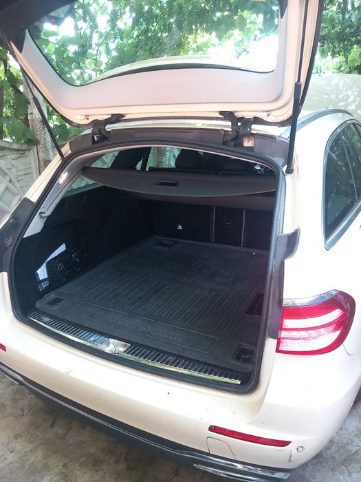 Dezmembrez Mercedes w213