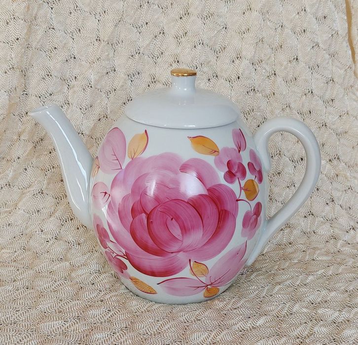 Красивый чайник фарфор