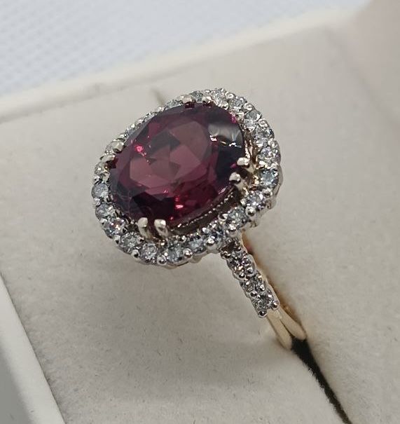 Кольцо с гранатом и бриллиантами