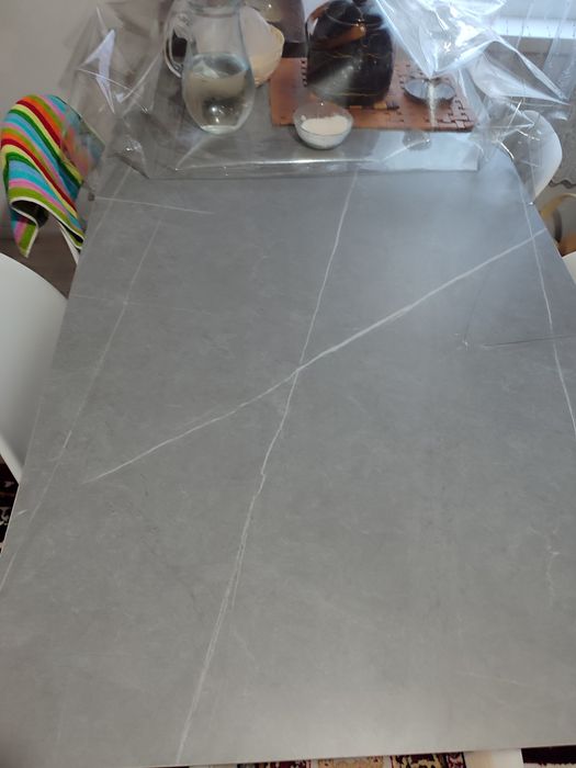 Продам обеденный стол.140х80х75.