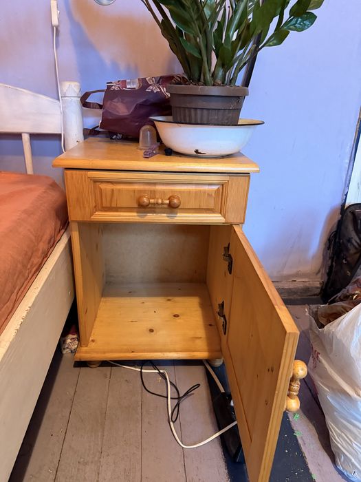 Дървено Нощно Шкафче