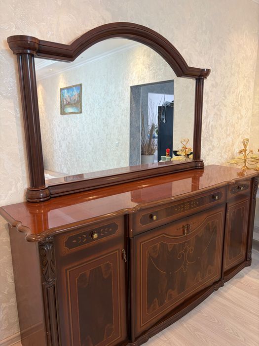 Продам сервант комод с зеркалом для зала