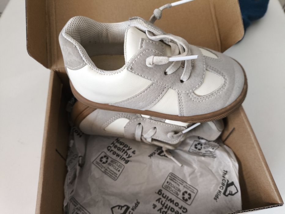 Детские кроссовки продам