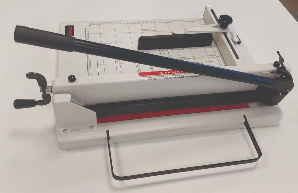 Ghilotină tipografică A3 capacitate 400 coli