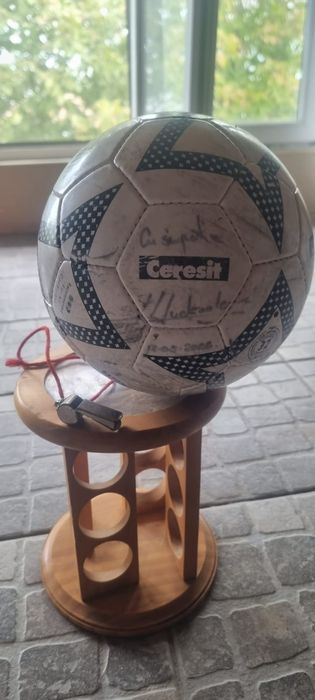 Minge de fotbal semnata de Helmut Duckadam