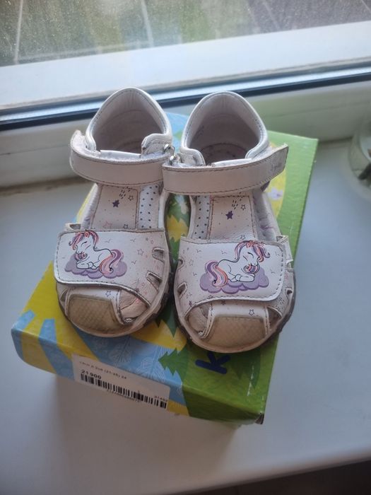 Продам сандалики