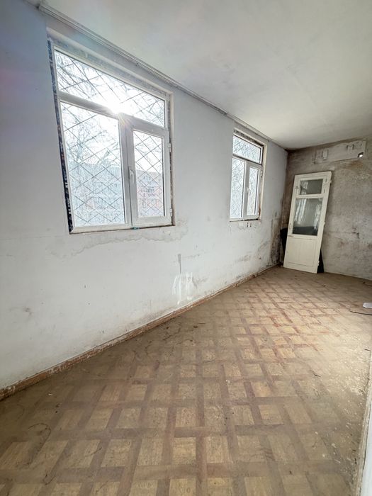 Продаётся 2х ком. квартира, 1 этаж, октябрь