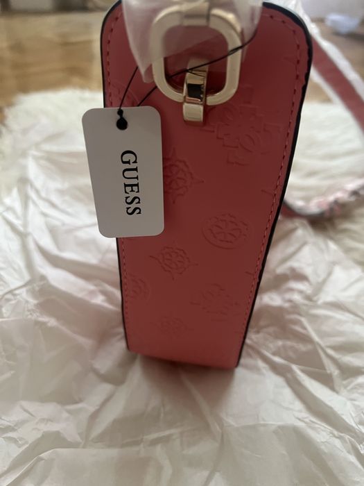 Розова чанта Guess
