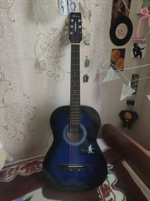 Акустическая гитара