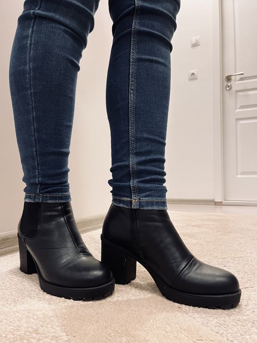 Botine negre toc gros - marimea 37