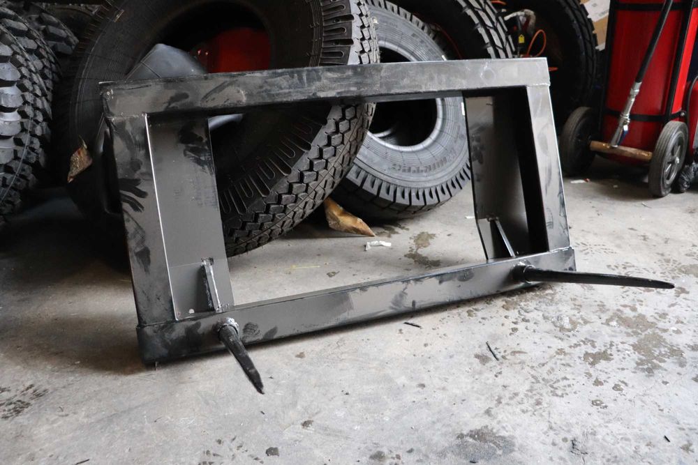 furca baloti prindere euro cu tepuse de 110 sau 80 cm distanta intre tepuse de 75cm sarcina 220kg incarcator frontal case fendt john deere deutz fiat