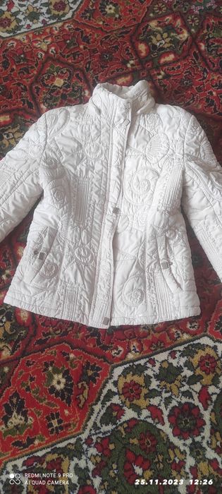 Продам куртку демисезонную.