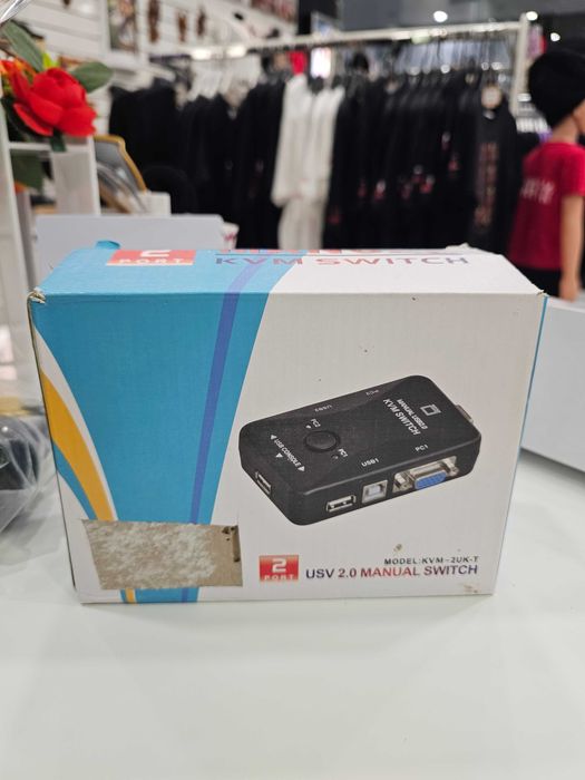 2-портов VGA USB KVM превключвател – управлявайте два компютъра