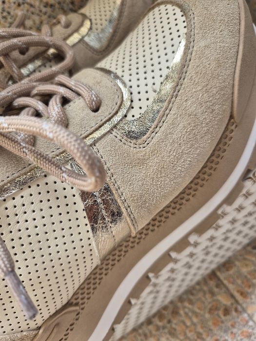 Tergan дамски сникърси с модерна визия в бежов цвят и златен блясък 38