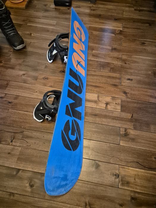 Snowboard Gnu Riders Choice + legături Burton Malavita, mărimea 43