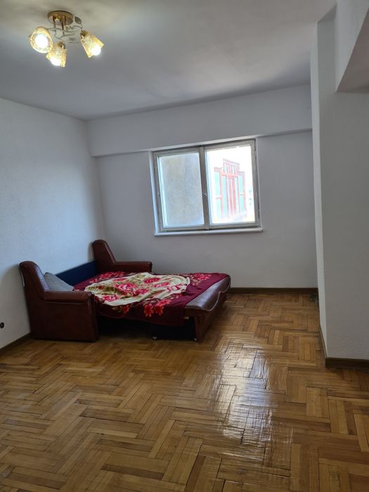 Ap 3 camere decomandat  84 m2