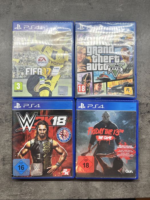 Playstation 4 cu 2 controllere si 4 jocuri