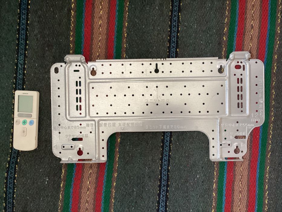 Продавам климатик Hitachi